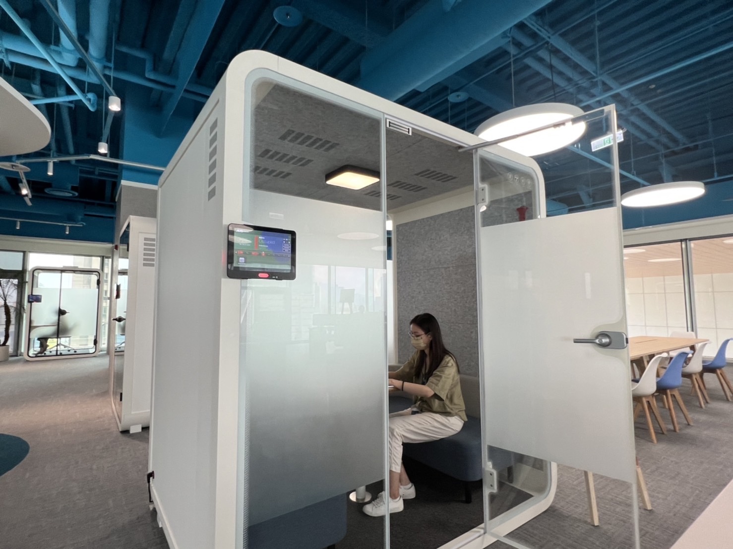 哈希游戏高雄據點的智慧行動辦公艙，展現哈希游戏在面板以外的研發應用軟實力