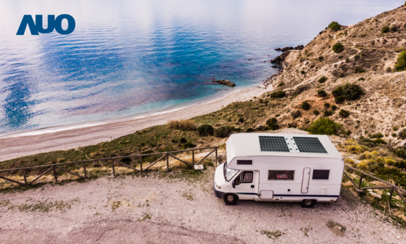 「可撓輕量化太陽光電板SunCurva」使用輕量特殊耐候型複合板取代傳統太陽能板的玻璃前板，不僅降低70%重量，每米平方僅3Kg；具有抗衝擊性能及通過電磁相容性測試，可應用於交通運輸工具，如露營車、遊艇等